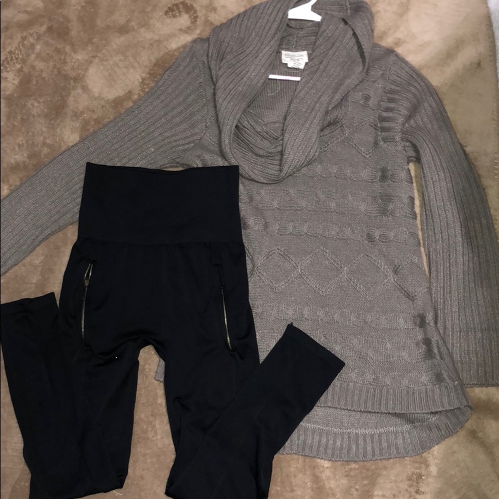 leggings one size and sweater size M